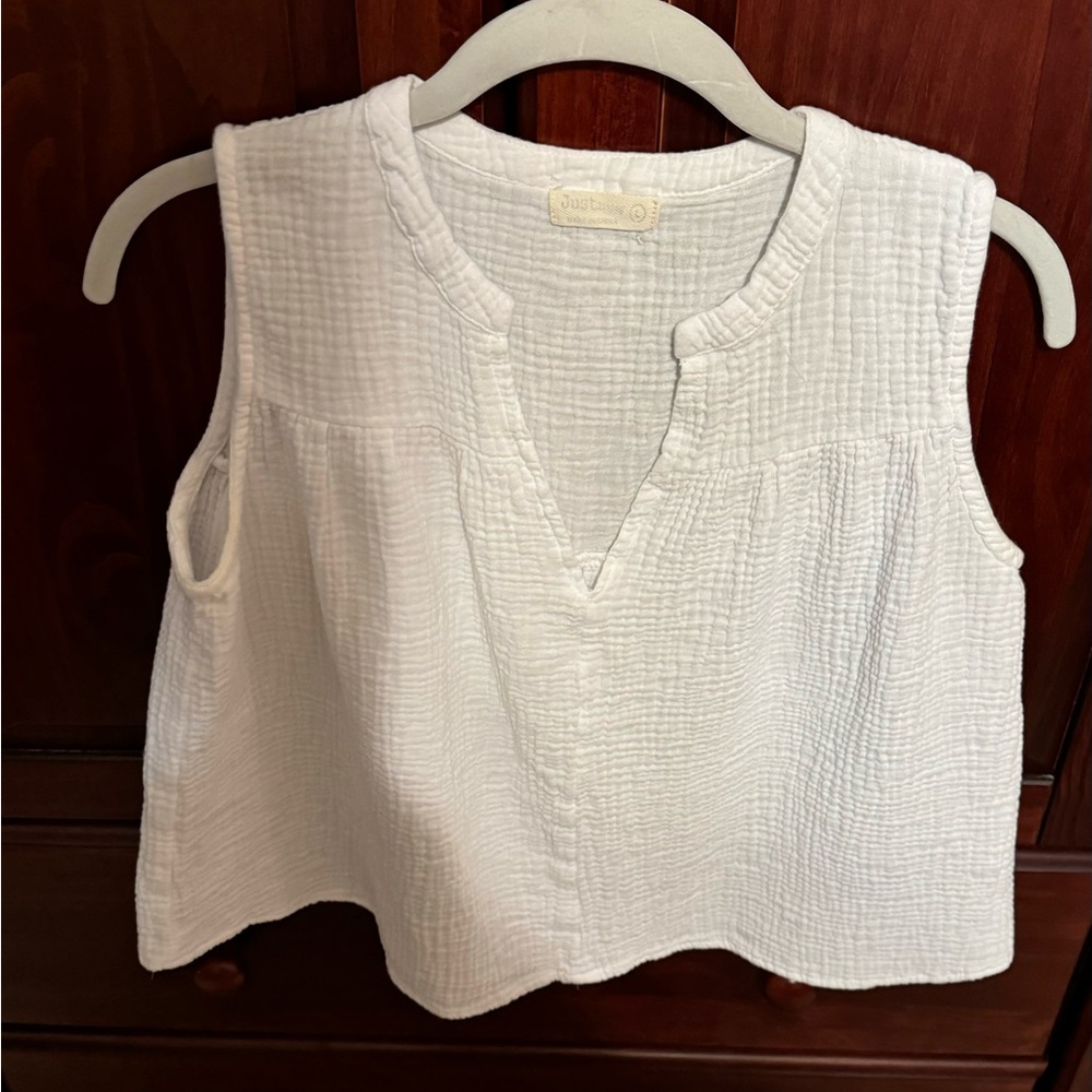 Size Large White sleeveless blouse #blouse